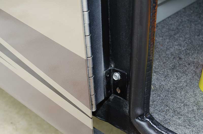 cargo-door-hinge-support-bolts
