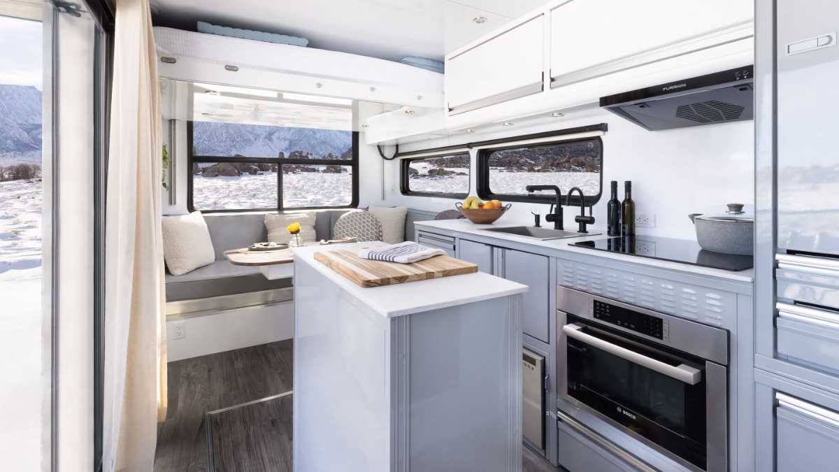 Living Vehicle travel trailer