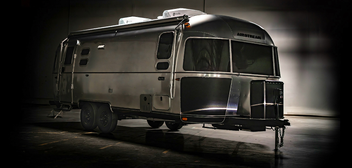 Airstream Flying Cloud Midnight Flamingo