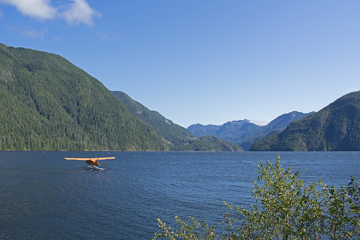 A float plan takes off from a lake.